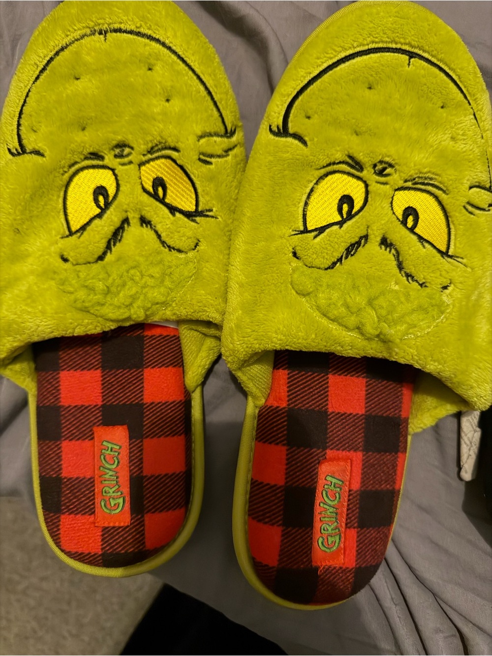 Dr. Seuss Grinch Plush Slide Slippers – Green with Buffalo Plaid 11/12